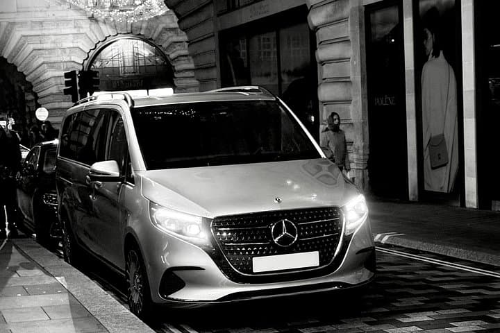 Private Chauffeur Tour of London — Self-Guided City Driving Experience photo 3
