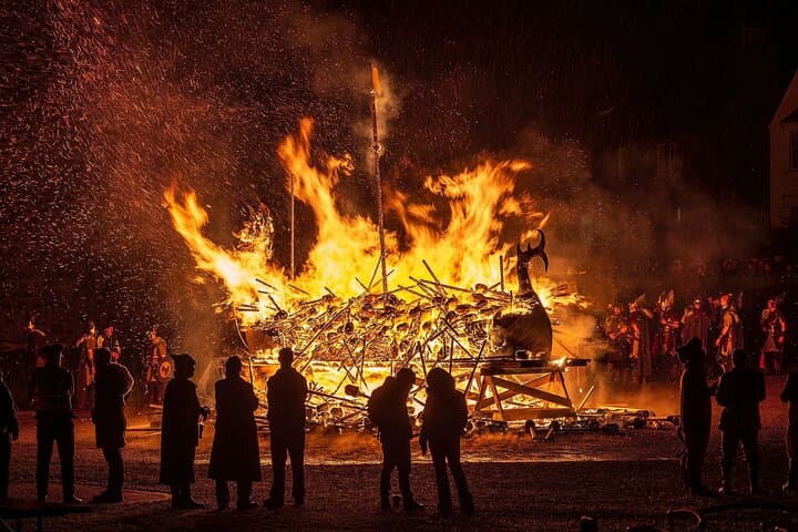Up Helly Aa & Shetland: 6-Day Private Viking Festival Tour from Edinburgh
