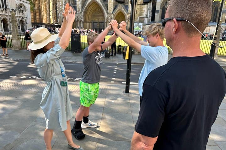 Family Walking Tour: Westminster Abbey, Big Ben & St James's Park photo 4