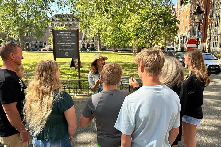 Family Walking Tour: Westminster Abbey, Big Ben & St James's Park photo 5