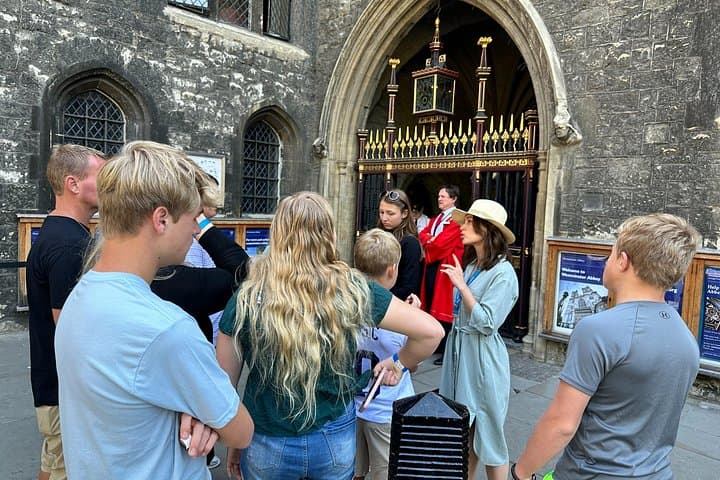 Family Walking Tour: Westminster Abbey, Big Ben & St James's Park photo 6