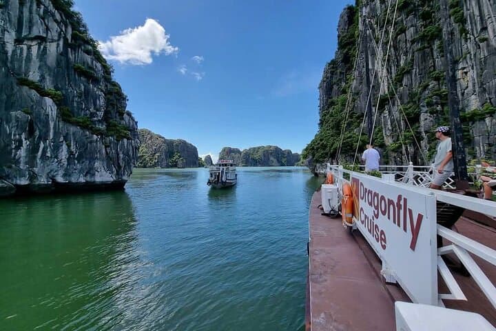 Halong Bay 4-Hour Cruise: Kayak Ba Hang & Explore Thien Cung Cave photo 2