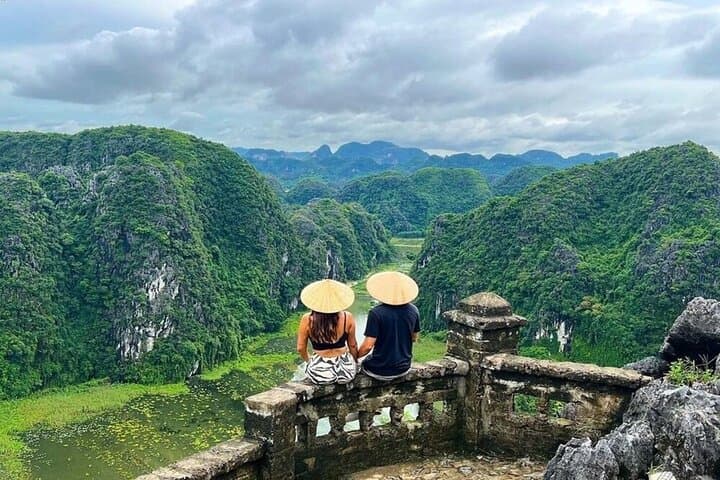 Ninh Binh Small-Group Day Tour: Trang An Grottoes, Hoa Lu & Mua Cave Viewpoint photo 3