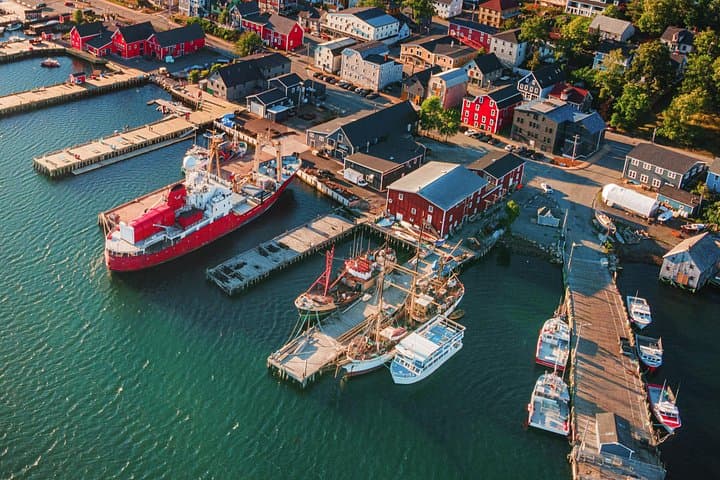 Peggy's Cove and Lunenburg Day Tour — Coastal Nova Scotia in 6 Hours photo 3