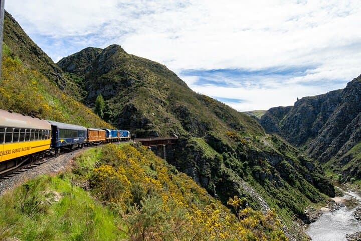 Dunedin to Queenstown via Taieri Gorge Train — One-Day Scenic Journey through Central Otago