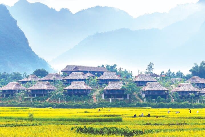Full-Day Mai Chau Valley Tour from Hanoi: Thung Khe Pass & Cycling Through Thai Villages photo 4