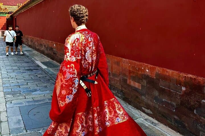 Hanfu and Intangible Cultural Handcraft Experience in Beijing: Dress, Craft, and Tradition photo 2