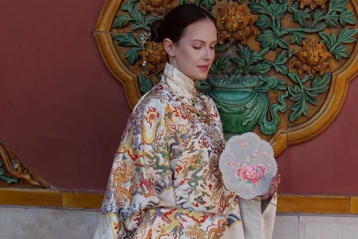 Hanfu and Intangible Cultural Handcraft Experience in Beijing: Dress, Craft, and Tradition