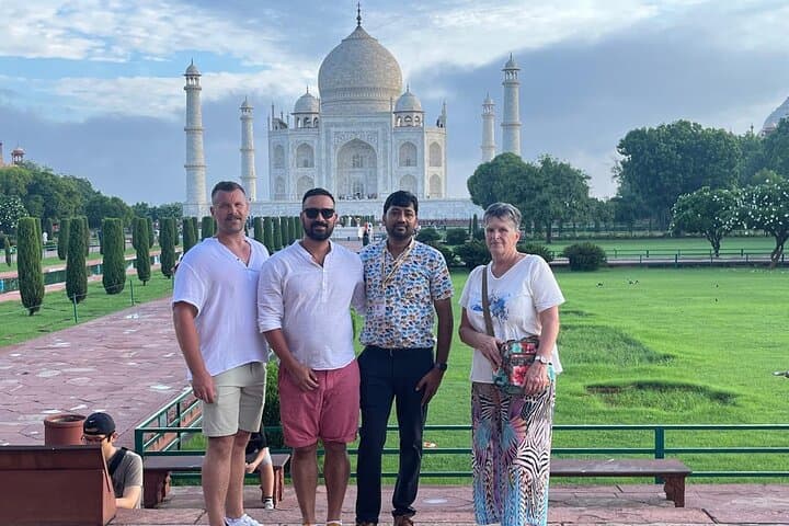 Taj Mahal Sunrise Photography Tour with Local Expert Guide photo 2