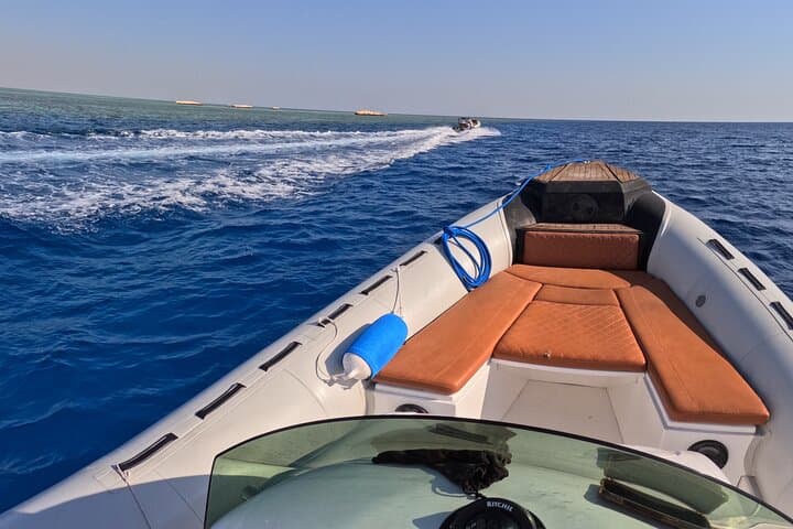 Paradise Island Speedboat Tour from Hurghada: Snorkel, Sunbathe & Lunch on the Red Sea