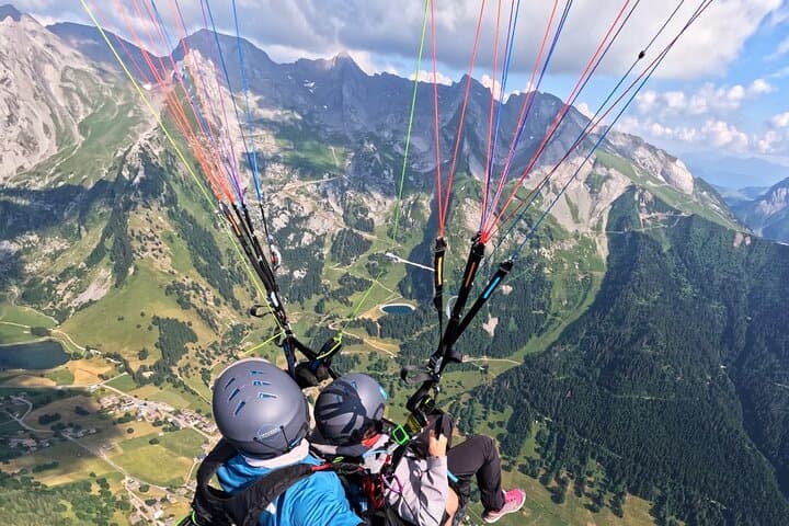 Paragliding Baptism over La Clusaz: 10–15 Minute Tandem Flight from Crêt du Merle photo 5