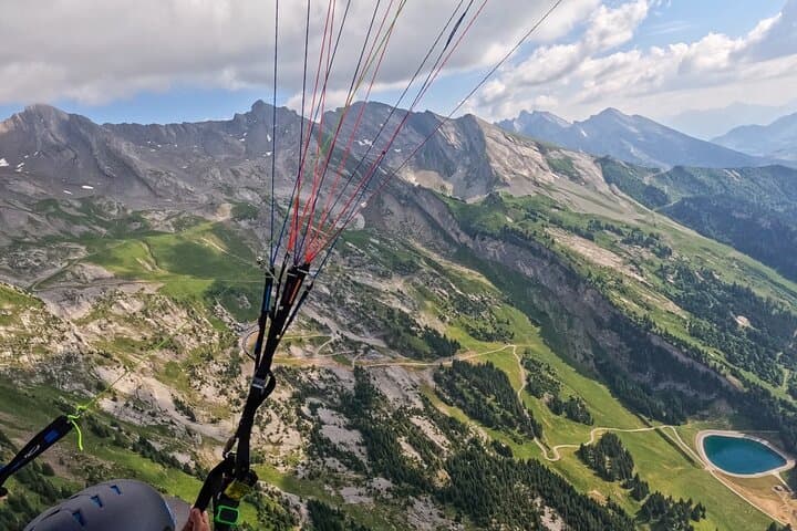 Paragliding Baptism over La Clusaz: 10–15 Minute Tandem Flight from Crêt du Merle photo 6