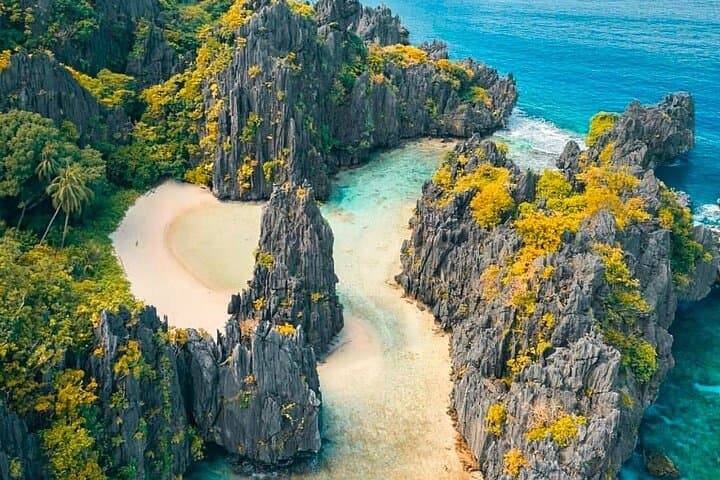 Private El Nido Combination Tour A & C — Big Lagoon, Hidden Beach & Helicopter Island