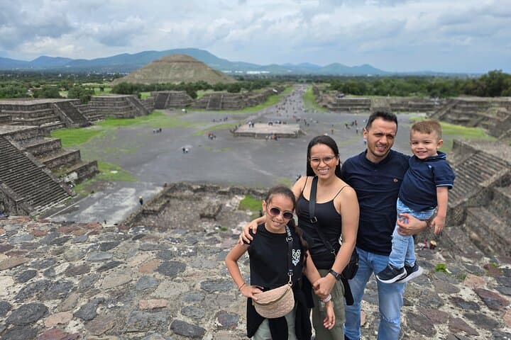 Early-Access Teotihuacán: Pyramid Ascent, Cave Breakfast & Craft Workshops photo 4