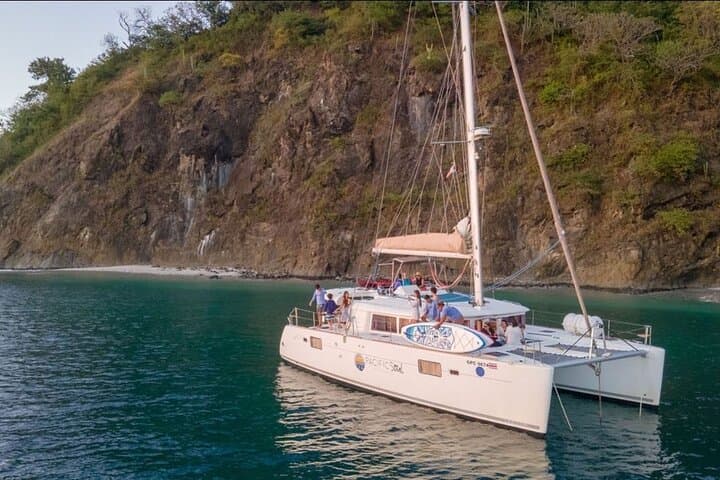 Luxury Catamaran Snorkel Cruise with Open Bar in Playa Flamingo