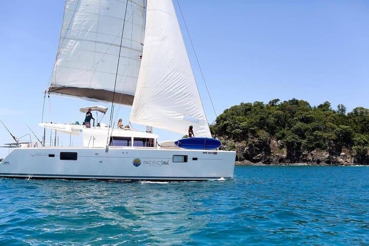 Luxury Catamaran Snorkel Cruise with Open Bar in Playa Flamingo photo 6