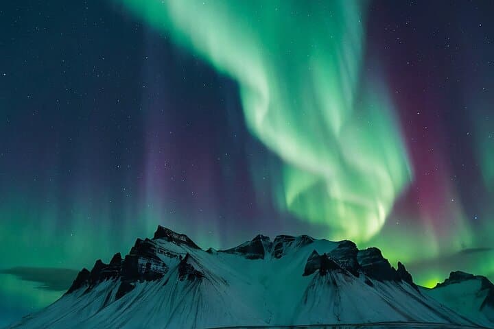 Chasing Northern Lights from Reykjavík: Hot Chocolate Bus Tour Guide