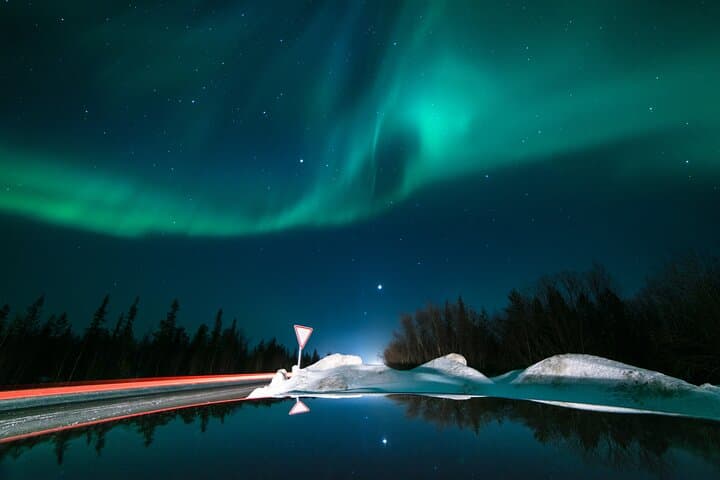 Chasing Northern Lights from Reykjavík: Hot Chocolate Bus Tour Guide photo 2