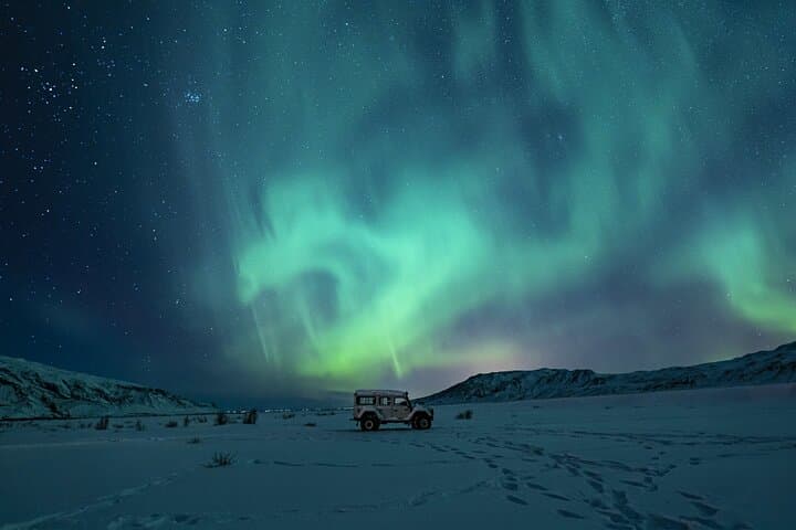 Chasing Northern Lights from Reykjavík: Hot Chocolate Bus Tour Guide photo 3