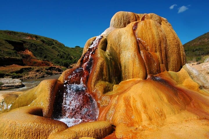 12-Day Madagascar Adventure: Tsiribihina River, Tsingy & Baobabs