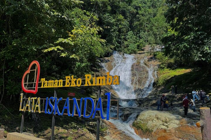 Cameron Highlands Full-Day Private Tour from Kuala Lumpur — Tea Plantations, Strawberry Farms & Waterfalls photo 4