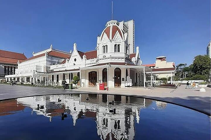 Surabaya Old Town Jeep Ride: Heroes Monument, Submarine Museum & Tunjungan Day Tour
