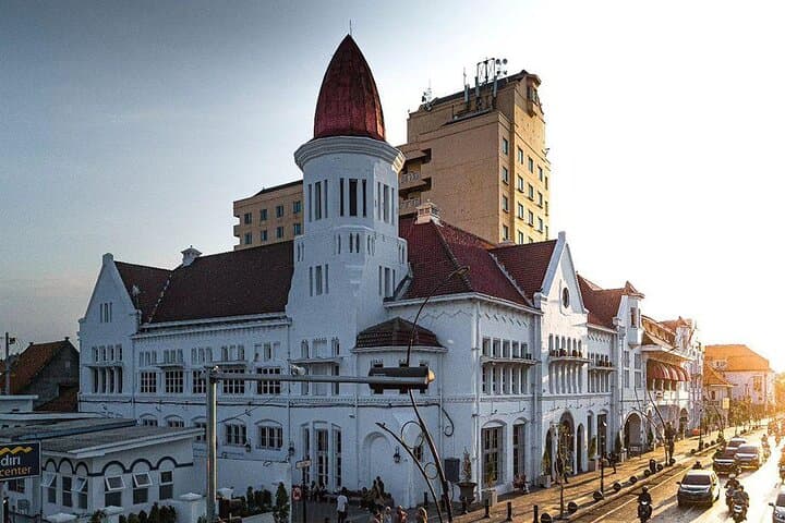 Surabaya Old Town Jeep Ride: Heroes Monument, Submarine Museum & Tunjungan Day Tour photo 2