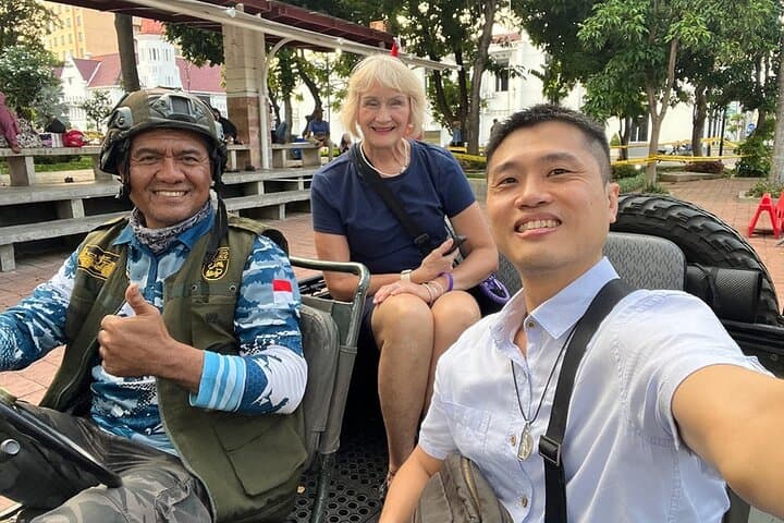 Surabaya Old Town Jeep Ride: Heroes Monument, Submarine Museum & Tunjungan Day Tour photo 6