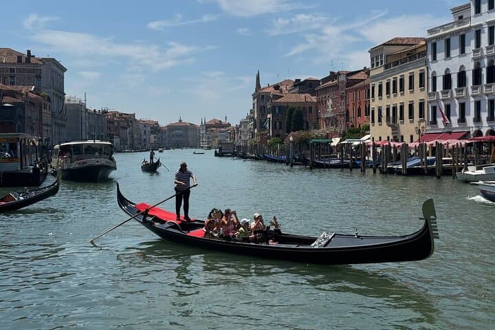 Private Gondola Ride and 2-Hour Guided Walking Tour in Venice photo 4