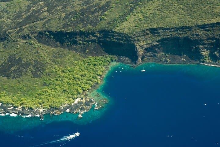 Explore Kealakekua Bay: Kona’s Premier Coral Reef Snorkel Adventure photo 5