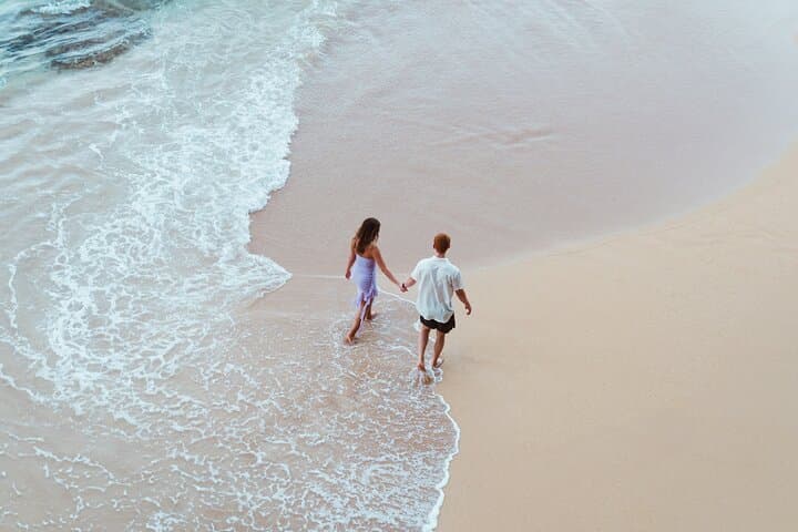Couples Photography in Oahu: Private Beach & Hike Photo Session
