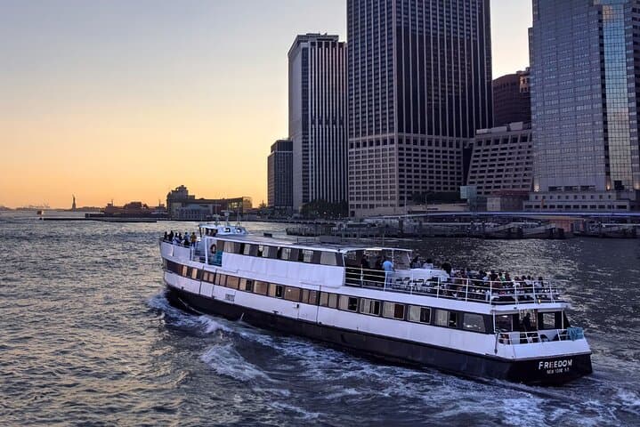 NYC Sunset Cruise: Golden-Hour Skyline Cruise from Pier 40