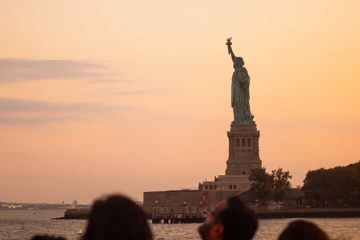 NYC Sunset Cruise: Golden-Hour Skyline Cruise from Pier 40 photo 4