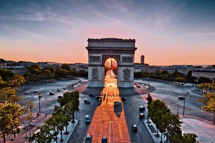 Self-Guided Paris Audio Tour — Notre-Dame, Louvre & Champs-Élysées