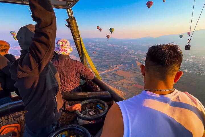 Tailor-made Teotihuacan: 4 Tour Options — Guided Visits, Early Access, Basilica & Hot Air Balloon photo 4