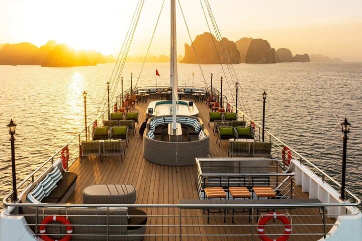 Luxury Halong Bay 7‑Hour Cruise from Hanoi with Limousine and Buffet photo 1