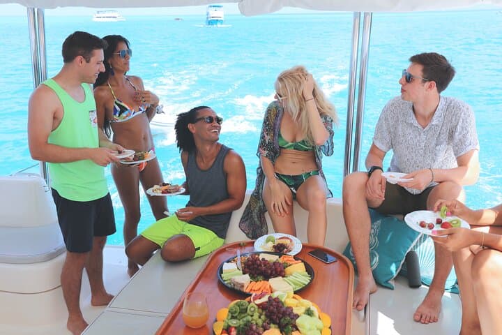 Private Catamaran Charter on Wyuna: Bermuda Snorkel, Paddle and Cliff-Jump photo 6