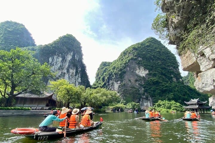 Explore Ninh Binh: Trang An Boat Ride, Bai Dinh Pagoda & Mua Cave Viewpoint