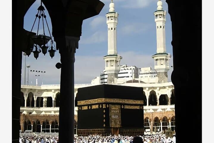 Guided Umrah Journey from Jeddah to Makkah: Rituals, Logistics, and Practical Tips