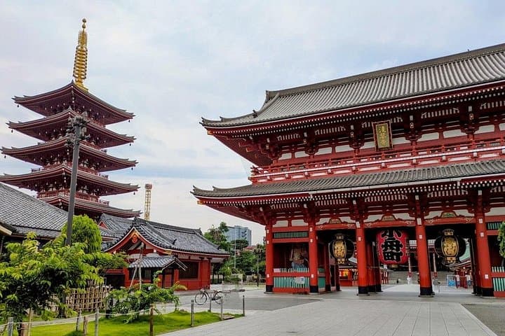 Tokyo Early Morning Walking Tour — Senso-ji, Yasukuni & Meiji Shrine photo 2
