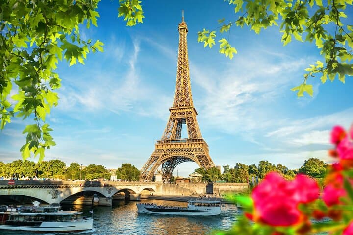 Eiffel Tower & Versailles Day Trip: Guided Tour from Paris