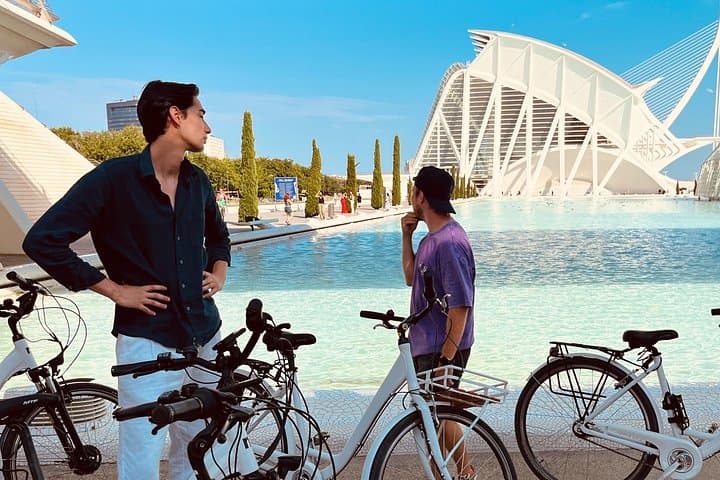 Valencia Bike and Bites: Small-Group City Ride Through Turia Gardens, El Carmen & Ruzafa
