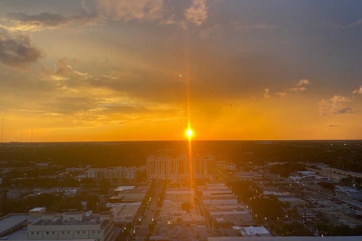 Miami Helicopter Champagne Tour: Romantic 30-Minute Skyline Flight photo 6