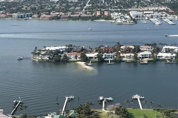 Miami Beach Helicopter Tour: Biscayne Bay & Star Island Aerial Sightseeing photo 6
