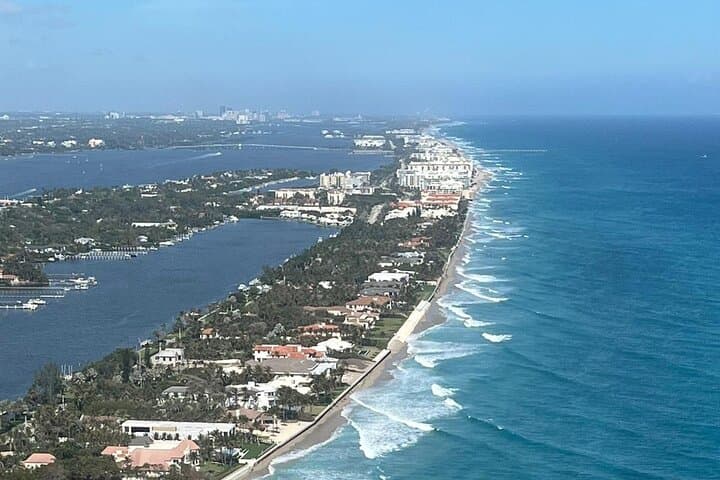 Miami Helicopter Champagne Tour: Romantic 30-Minute Skyline Flight photo 5