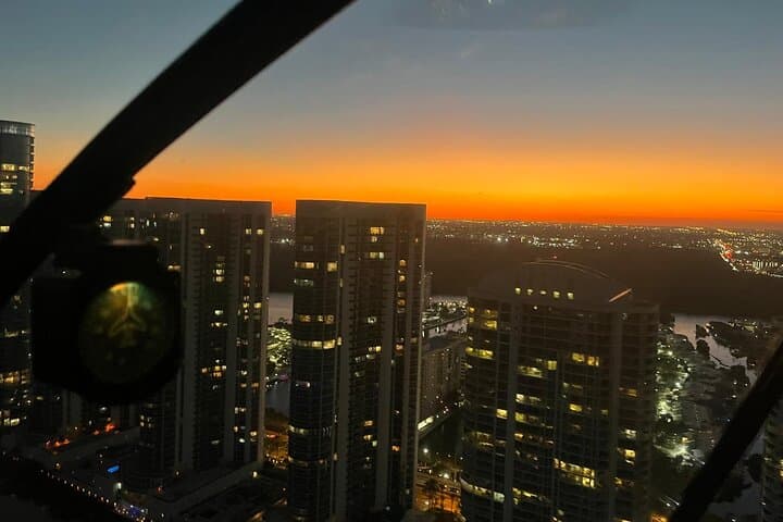 Miami Helicopter Champagne Tour: Romantic 30-Minute Skyline Flight photo 4