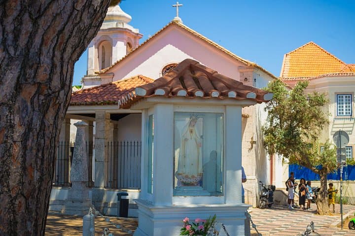 Lisbon Old Town Tuk Tuk Experience — Alfama, Miradouros & Hidden Streets photo 4