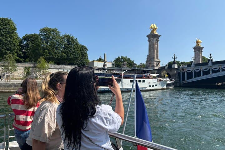 Seine Hop-On Hop-Off with Batobus: Flexible Sightseeing Along Paris’ River photo 2