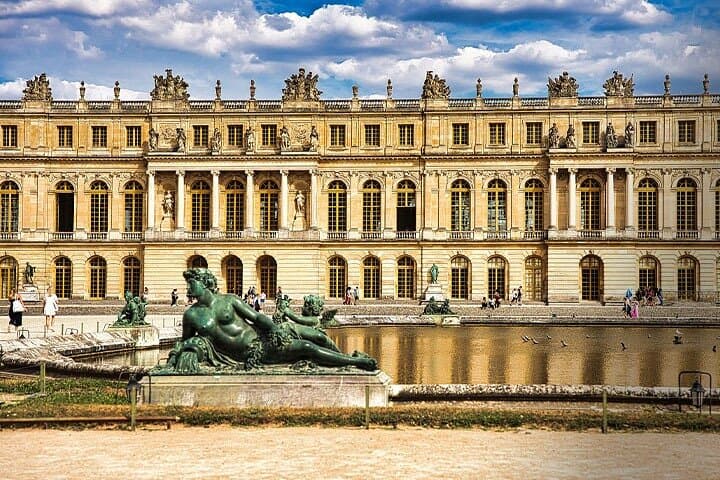 Paris Premium Pass: Eiffel Tower, Louvre & Seine Cruise in 48 Hours photo 4