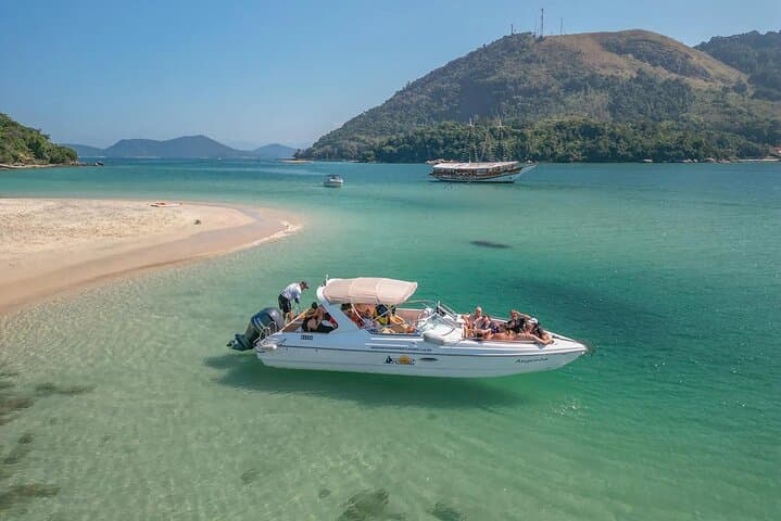 Blue Lagoon & Island Hops: Angra Super Speedboat Tour to Cataguás and Flechas